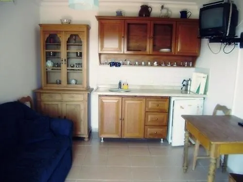 מלון דירות Antik 3*